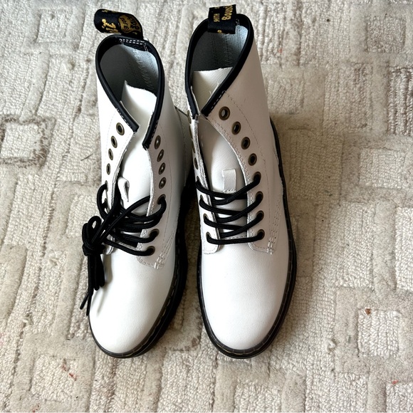 NIB Dr. Martens Soft Leather Zavala Lace-Up Boots White 37 - Picture 4 of 8